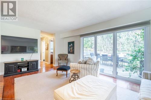 101 Hillcrest Avenue, Dundas, ON - Indoor Photo Showing Living Room