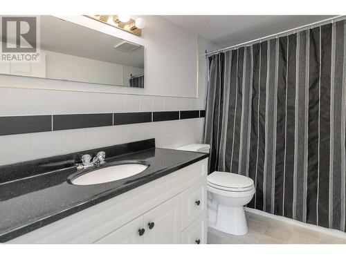 402 Rene Avenue Unit# 101, Penticton, BC - Indoor Photo Showing Bathroom