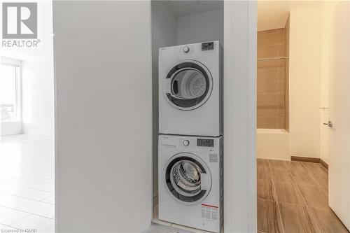 7 Buttermill Avenue Unit# Th23, Vaughan, ON - Indoor Photo Showing Laundry Room