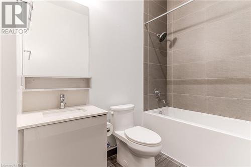 7 Buttermill Avenue Unit# Th23, Vaughan, ON - Indoor Photo Showing Bathroom