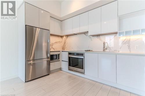 7 Buttermill Avenue Unit# Th23, Vaughan, ON - Indoor Photo Showing Kitchen