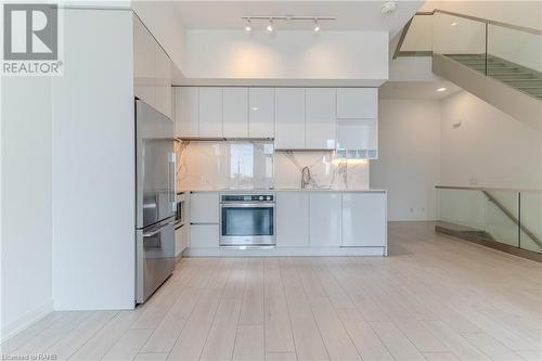 7 Buttermill Avenue Unit# Th23, Vaughan, ON - Indoor Photo Showing Kitchen