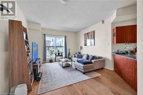 135 James Street S Unit# 915, Hamilton, ON - Indoor Photo Showing Living Room