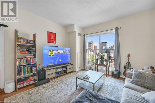 135 James Street S Unit# 915, Hamilton, ON - Indoor Photo Showing Living Room