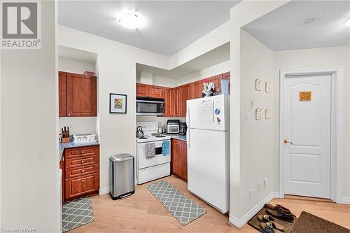 135 James Street S Unit# 915, Hamilton, ON - Indoor Photo Showing Kitchen