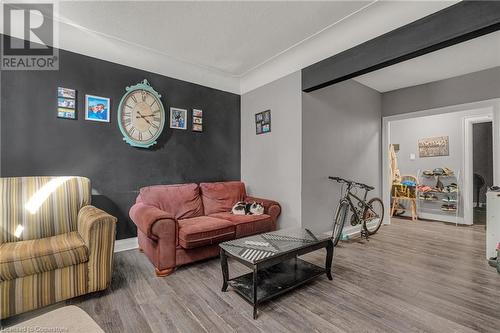 70 Ottawa Street N, Hamilton, ON - Indoor Photo Showing Living Room