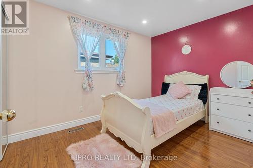 58 Doncaster Drive, Brampton (Southgate), ON - Indoor Photo Showing Bedroom