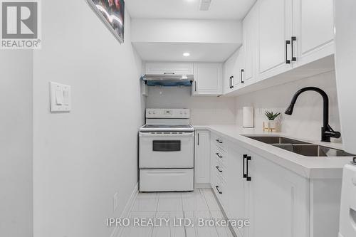 58 Doncaster Drive, Brampton (Southgate), ON - Indoor Photo Showing Kitchen With Double Sink