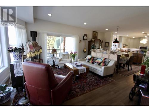 101 985 Patricia Boulevard, Prince George, BC - Indoor Photo Showing Living Room