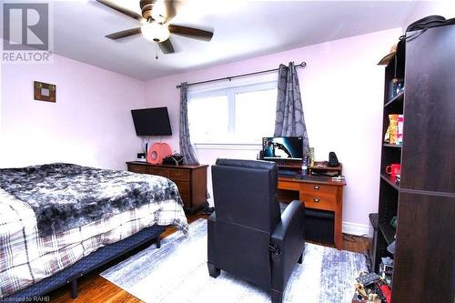 3 Pleasant Avenue, Stoney Creek, ON - Indoor Photo Showing Bedroom