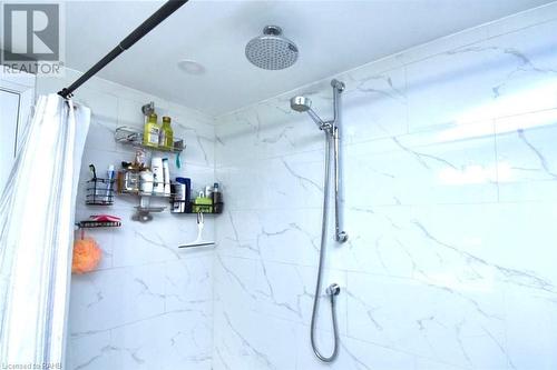 3 Pleasant Avenue, Stoney Creek, ON - Indoor Photo Showing Bathroom