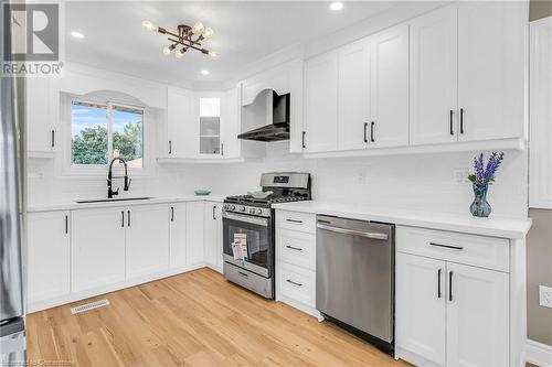 32 Miami Drive, Hamilton, ON - Indoor Photo Showing Kitchen With Upgraded Kitchen