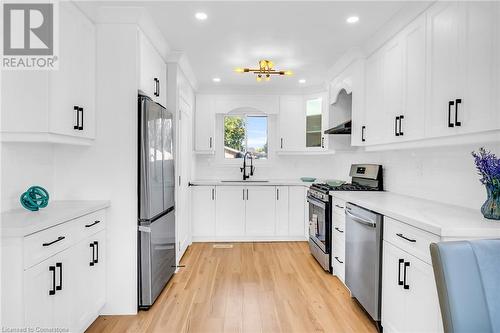 32 Miami Drive, Hamilton, ON - Indoor Photo Showing Kitchen With Upgraded Kitchen