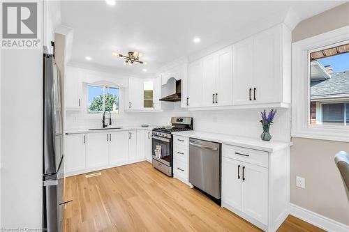 32 Miami Drive, Hamilton, ON - Indoor Photo Showing Kitchen With Upgraded Kitchen