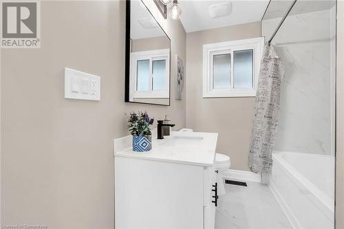 32 Miami Drive, Hamilton, ON - Indoor Photo Showing Bathroom