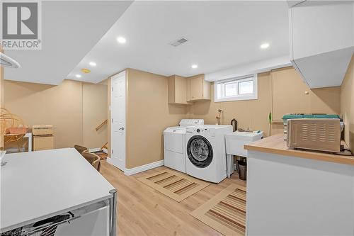 106 Fernwood Crescent, Hamilton, ON - Indoor Photo Showing Laundry Room