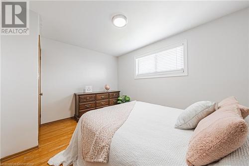 85 Bow Valley Drive, Hamilton, ON - Indoor Photo Showing Bedroom