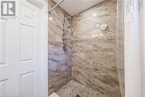 85 Bow Valley Drive, Hamilton, ON - Indoor Photo Showing Bathroom