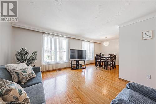 85 Bow Valley Drive, Hamilton, ON - Indoor Photo Showing Living Room