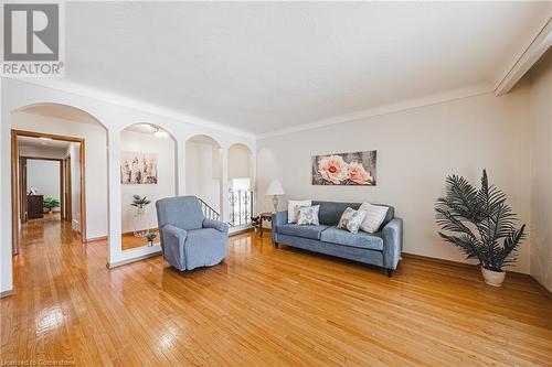 85 Bow Valley Drive, Hamilton, ON - Indoor Photo Showing Living Room