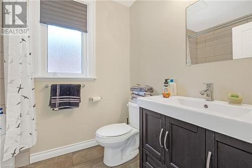 1617 Main Street E, Hamilton, ON - Indoor Photo Showing Bathroom