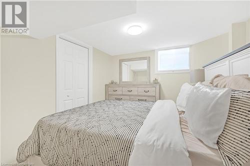 1617 Main Street E, Hamilton, ON - Indoor Photo Showing Bedroom