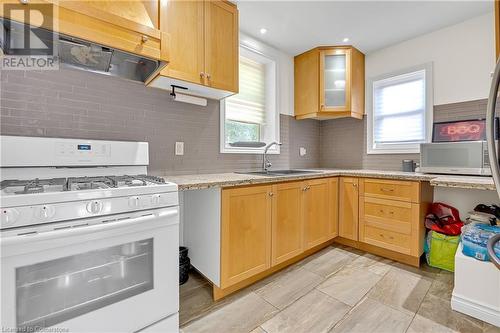 1617 Main Street E, Hamilton, ON - Indoor Photo Showing Kitchen