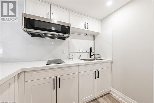 6 Iris Court, Carlisle, ON - Indoor Photo Showing Kitchen