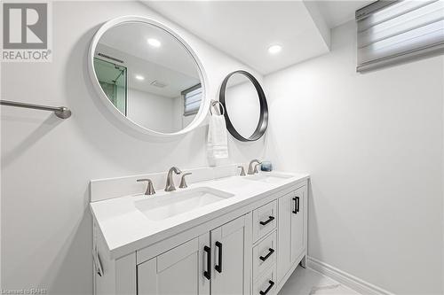 6 Iris Court, Carlisle, ON - Indoor Photo Showing Bathroom