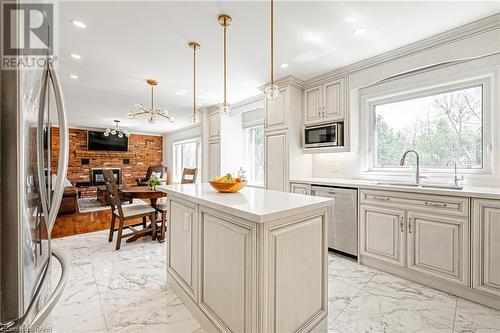 6 Iris Court, Carlisle, ON - Indoor Photo Showing Kitchen With Upgraded Kitchen