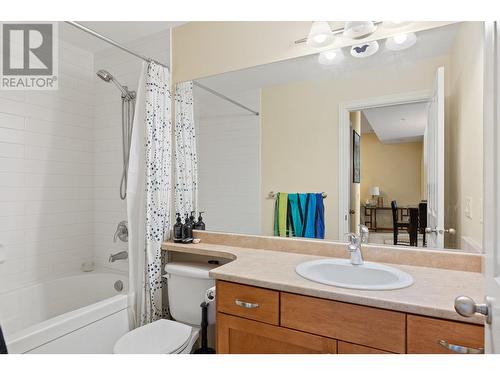 3843 Brown Road, West Kelowna, BC - Indoor Photo Showing Bathroom