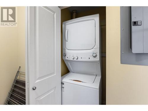 3843 Brown Road, West Kelowna, BC - Indoor Photo Showing Laundry Room