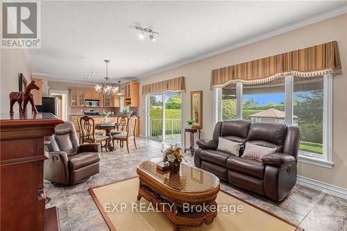 8 Du Boise Street, Russell, ON - Indoor Photo Showing Living Room