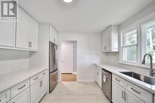 16828 Bayview Avenue, Newmarket (Central Newmarket), ON - Indoor Photo Showing Kitchen