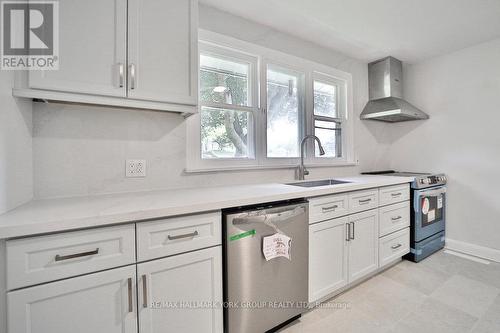 16828 Bayview Avenue, Newmarket (Central Newmarket), ON - Indoor Photo Showing Kitchen