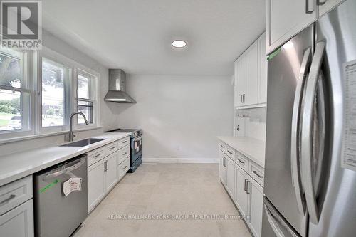 16828 Bayview Avenue, Newmarket (Central Newmarket), ON - Indoor Photo Showing Kitchen With Upgraded Kitchen