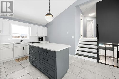 7852 Sabine Drive, Niagara Falls, ON - Indoor Photo Showing Kitchen