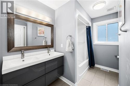 7852 Sabine Drive, Niagara Falls, ON - Indoor Photo Showing Bathroom