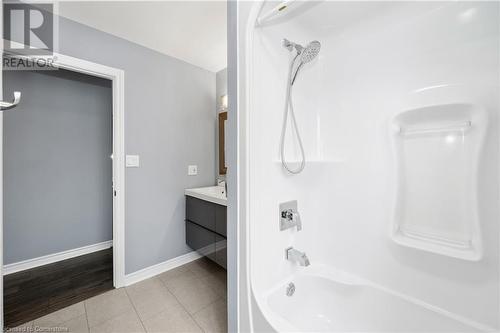 7852 Sabine Drive, Niagara Falls, ON - Indoor Photo Showing Bathroom