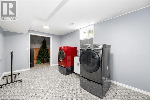 7852 Sabine Drive, Niagara Falls, ON - Indoor Photo Showing Laundry Room