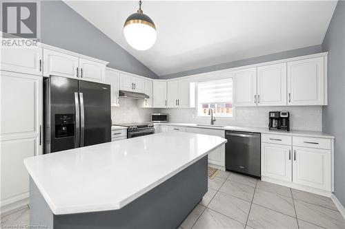 7852 Sabine Drive, Niagara Falls, ON - Indoor Photo Showing Kitchen With Stainless Steel Kitchen With Upgraded Kitchen