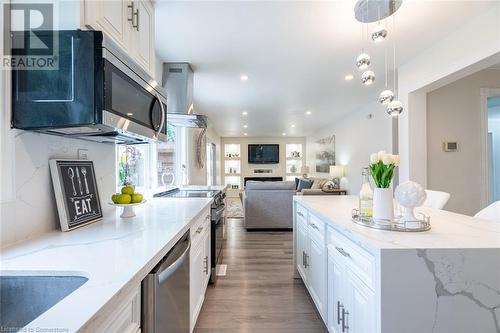 Kitchen - 2059 Deer Run Avenue, Burlington, ON - Indoor Photo Showing Kitchen With Upgraded Kitchen