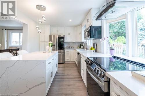 Kitchen - 2059 Deer Run Avenue, Burlington, ON - Indoor Photo Showing Kitchen With Upgraded Kitchen