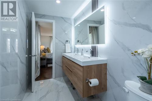 Ensuite - 2059 Deer Run Avenue, Burlington, ON - Indoor Photo Showing Bathroom