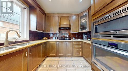 3 Ida Jane Grove, Whitchurch-Stouffville, ON - Indoor Photo Showing Kitchen With Double Sink