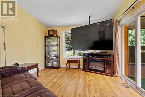 2859 Chippawa Road, Port Colborne, ON - Indoor Photo Showing Living Room