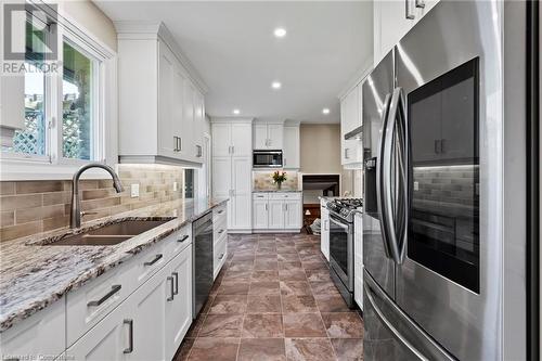 2859 Chippawa Road, Port Colborne, ON - Indoor Photo Showing Kitchen With Double Sink With Upgraded Kitchen