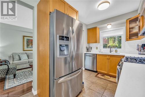 111 Magnolia Crescent, Grimsby, ON - Indoor Photo Showing Kitchen