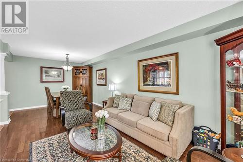 111 Magnolia Crescent, Grimsby, ON - Indoor Photo Showing Living Room