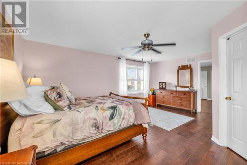 111 Magnolia Crescent, Grimsby, ON - Indoor Photo Showing Bedroom